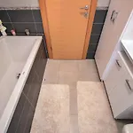 شقة Lora