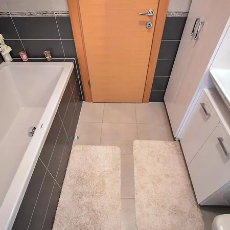 Apartment Lora