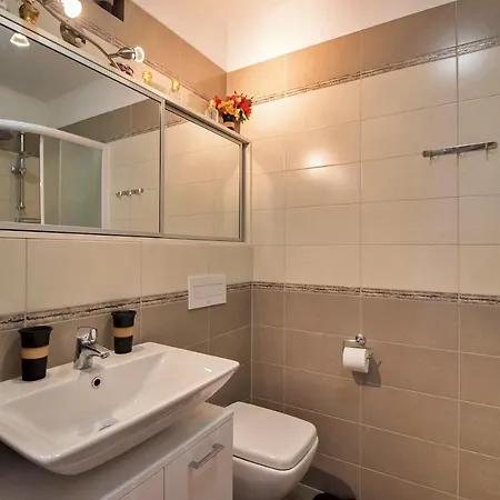 Apartment Lora *