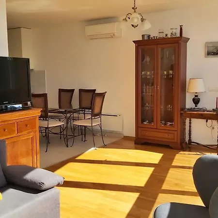 Lora Apartment Omiš