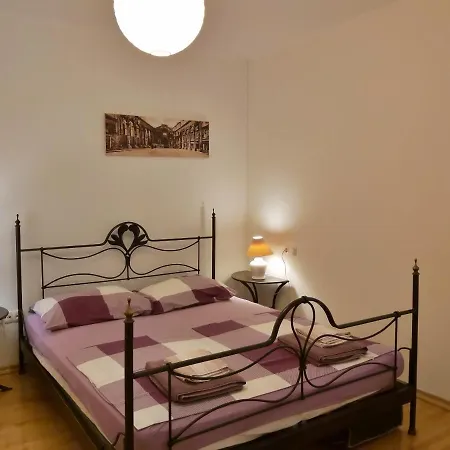 Apartment Lora