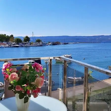 Διαμέρισμα Lora *